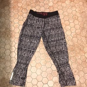 limited edition nike cropped leggings